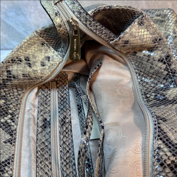 Michael Kors Python Snakeskin Jet Set Tote /Goldtone Chain Straps & Hardware - Picture 12 of 13